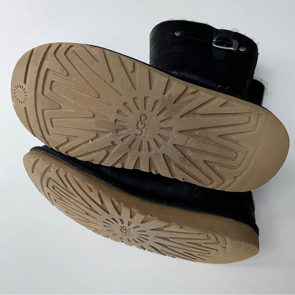 UGG - Picture 8 of 8